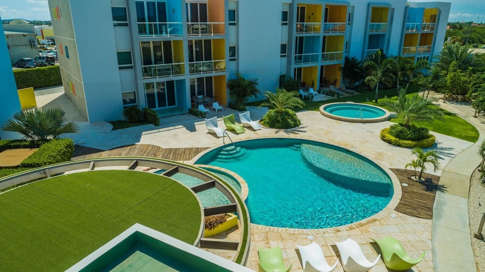 Beautiful Condo w 2BR 2BA Groundfloor Pool Access