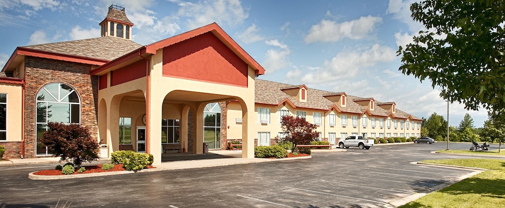 Quality Inn & Suites Carthage near Precious Moments Chapel