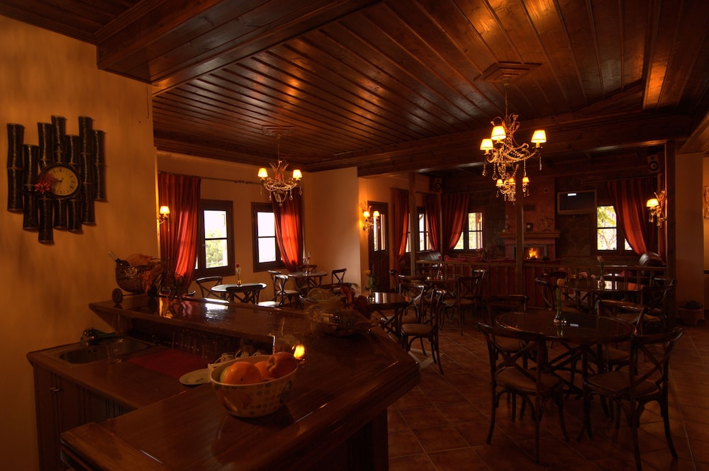 Kroupi Hotel