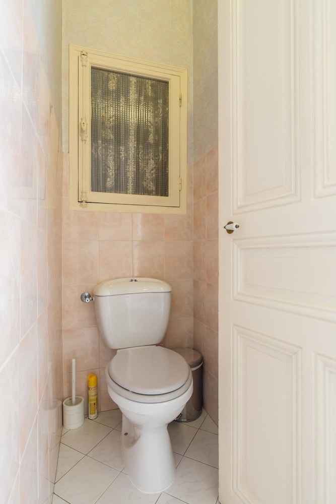 Three Bedroom two Bathroom Apartment in Center of Cannes on Quiet Street Minutes From the Palais - 2002