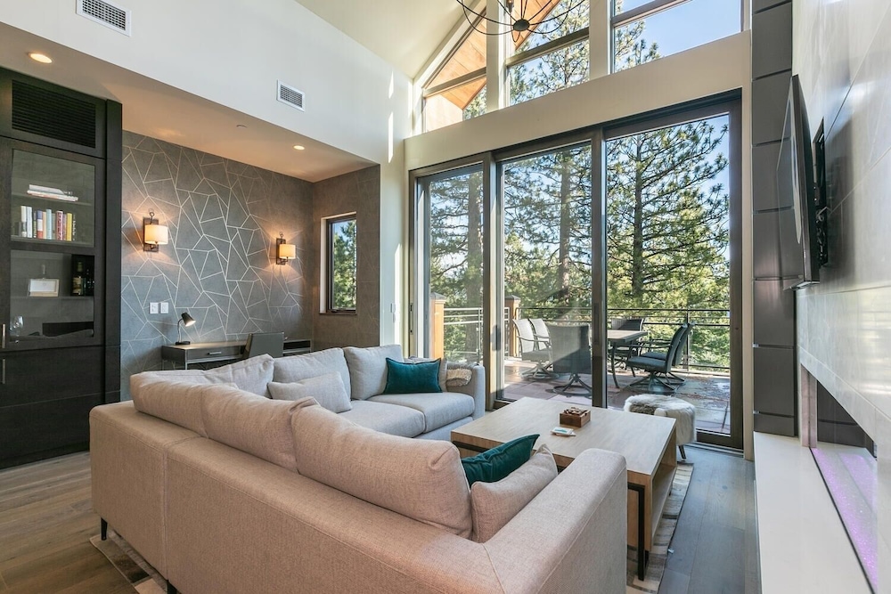 Crystal Bay Penthouse 301 3 Bedroom Condo