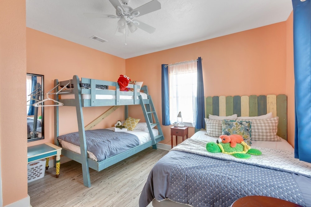 Sea-esta Completely Renovated 2 Story Home Only 1.5 Blocks To The Beach! 4 Bedroom Home by RedAwning