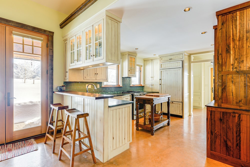 On 20 Scenic Acres: Mtn Retreat in Star Valley