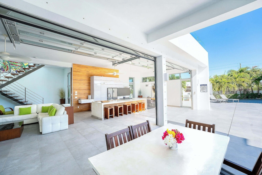 Seaside Family Vacation Villa, Hotel Amenities v2