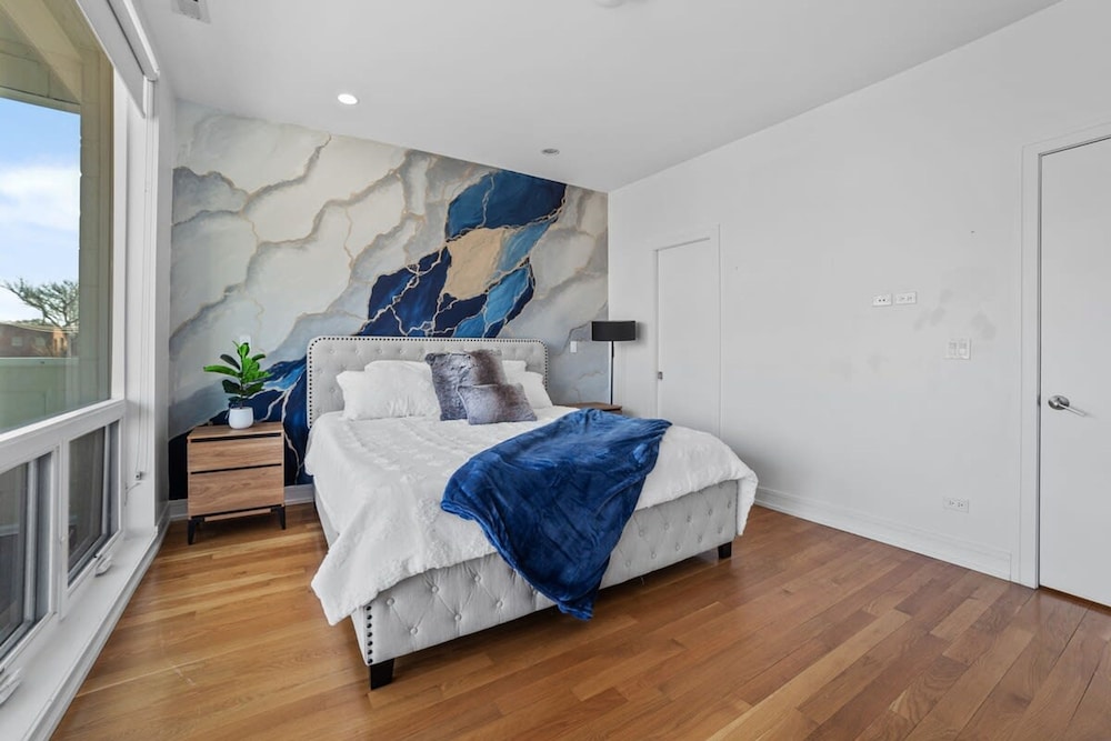 4 Bedroom Condo in Ukranian