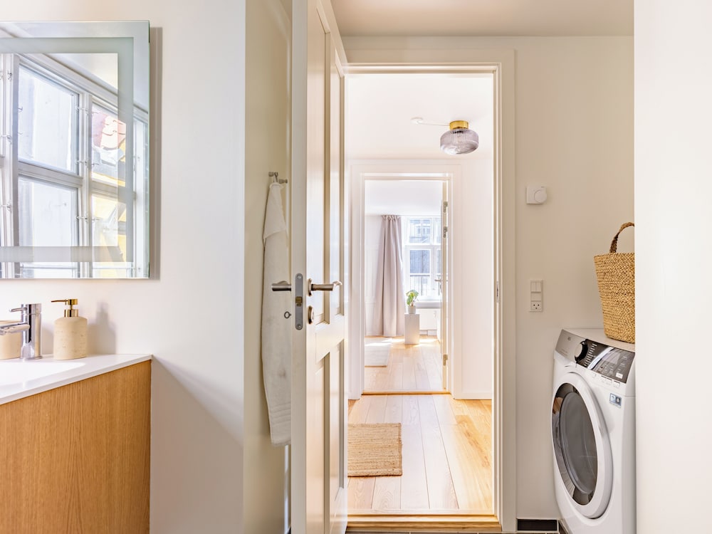Sanders Regent - Bright 1 Bdr Apt