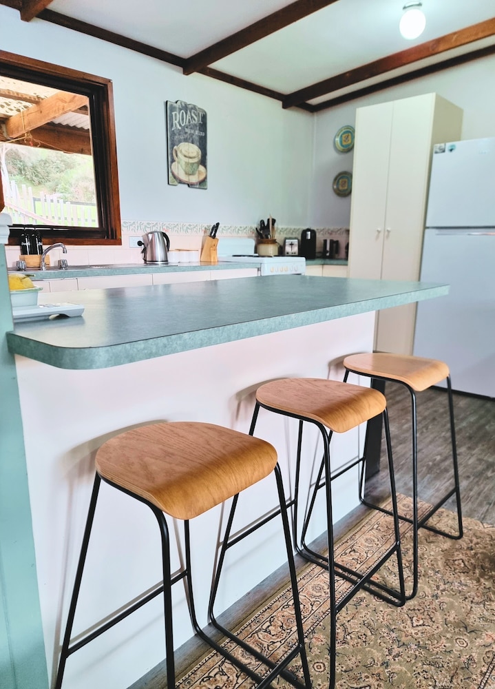Rustic Country Lane Farmhouse in Lysterfield