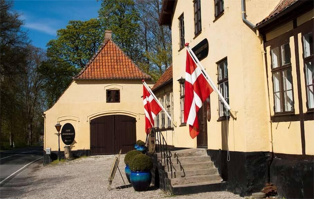 Hotel Tranekær Slotskro - Image 1
