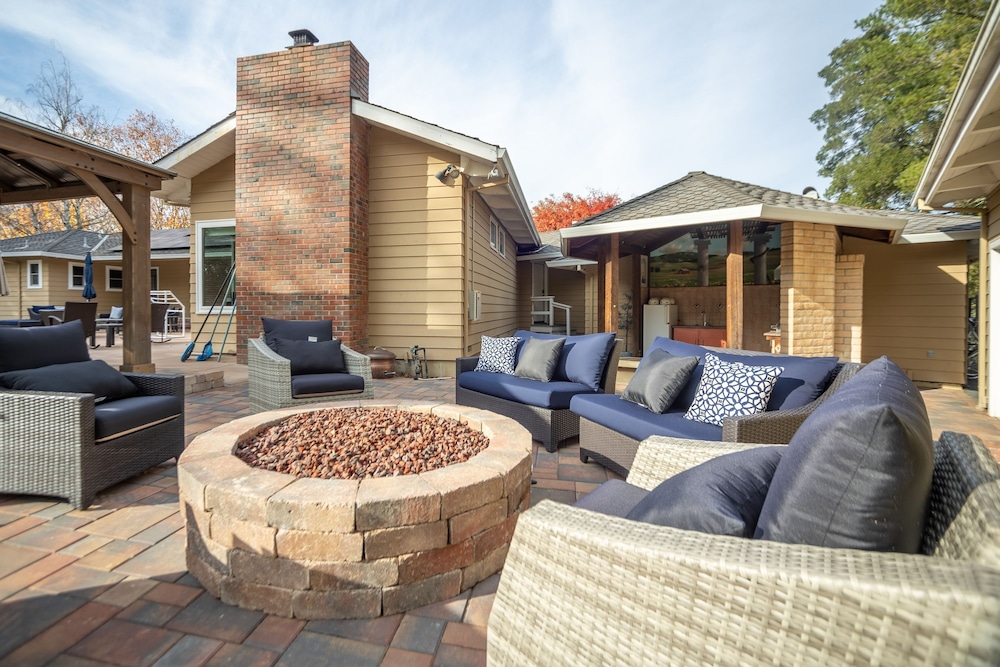 Wildflower by Avantstay Gorgeous Wine Country Home w Pool Bocce Ball Court Huge Yard
