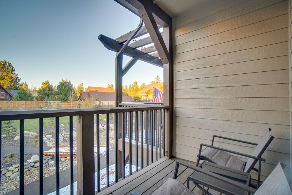 Mccall Vacation Rental w/ Private Balcony & Grill! view 3