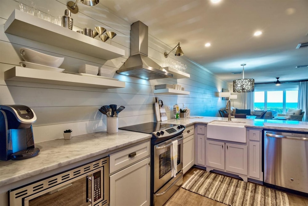 Beachfront Townhome in Seacrest + Free Tickets: Bikes, Dolphin Cruise & More!