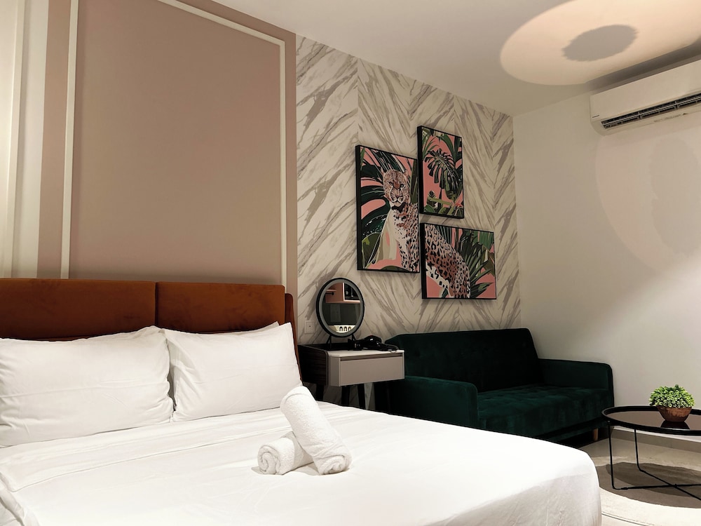 The Paxtonz by Manhattan Group