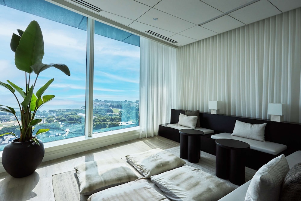 Sky-high Living Lake Views Elite Experience
