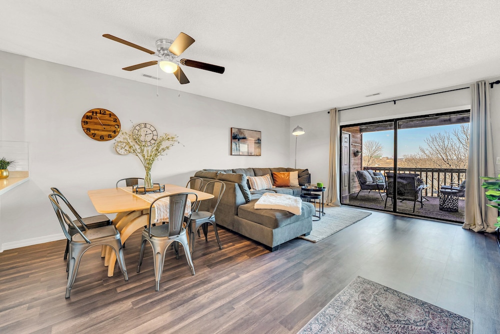 Bright Stylish Condo w/ Balcony