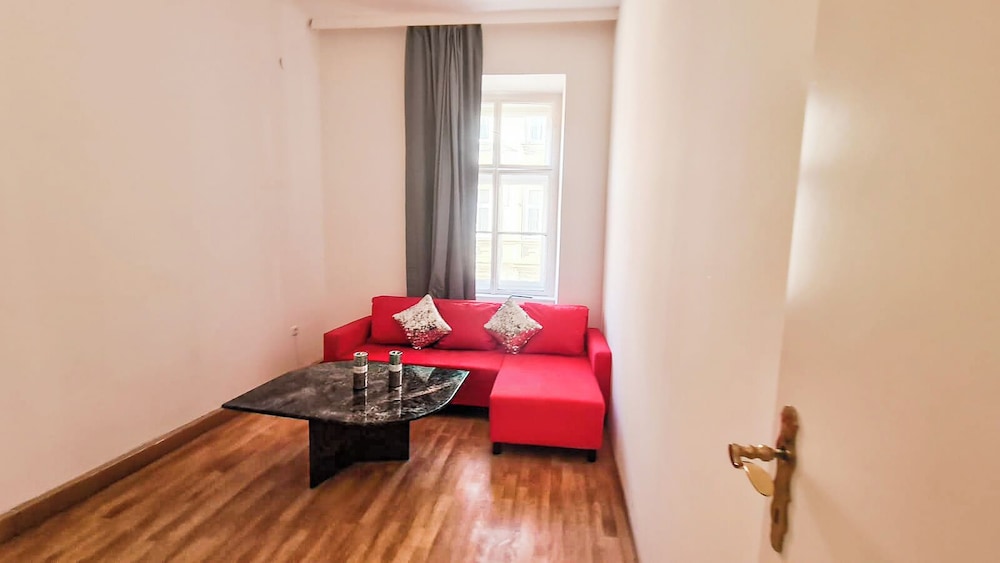 Modern 3BR Apartment Close to Belvedere