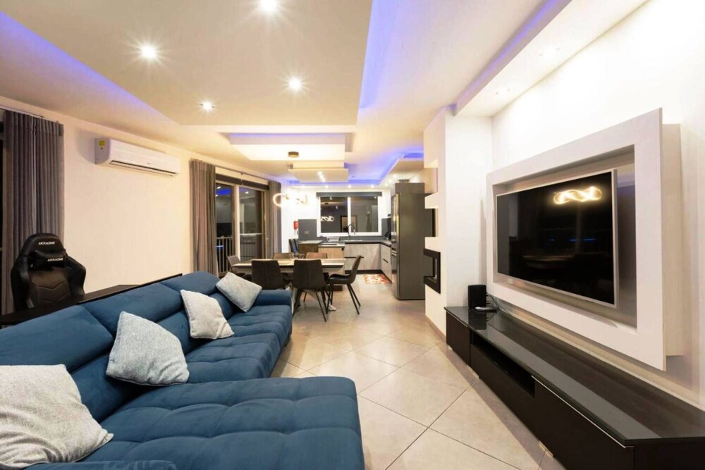 Luxury Apartment in Gzira Close to Sliema 3 BR Apartment Sleep 8