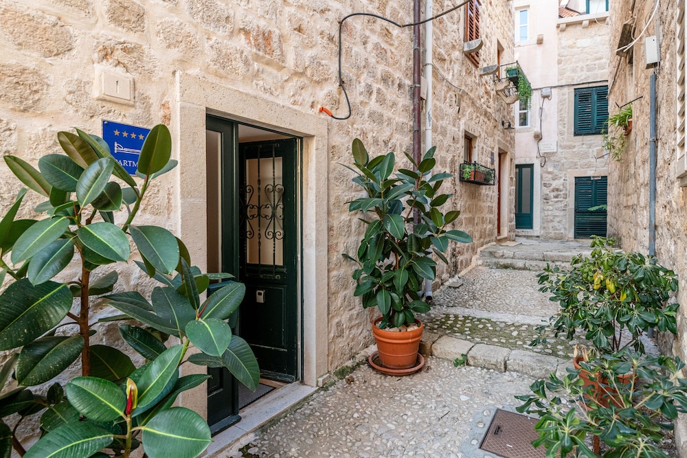 Villa Mirabilis, stunning superior villa, Dubrovnik Old Town