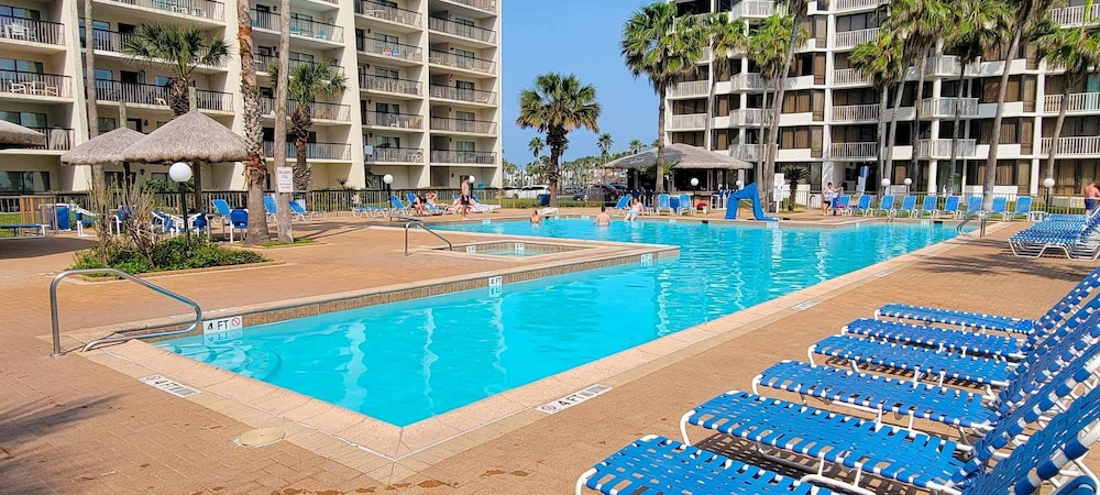 Sleeps 10 Direct Beach Heated Pool 3 Bedroom Apts