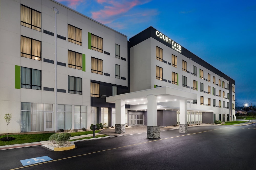 Wilmington Vacations - Courtyard By Marriott New Castle - Property Image 1