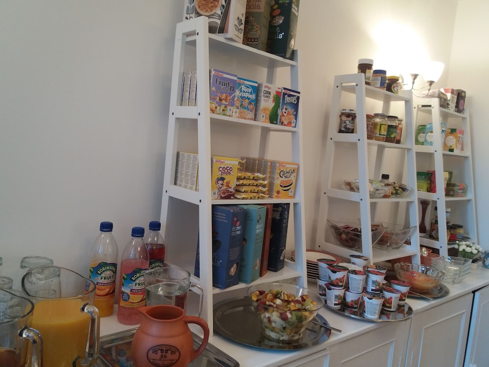 Barnes's Rest Bed & Breakfast & Caravan