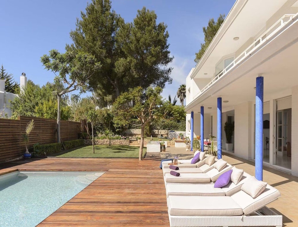 Majestic Villa Near San Antonio