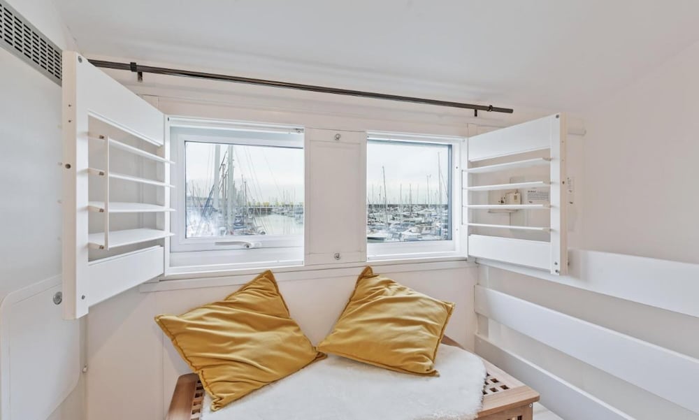 On the Water -waterside Studio With Terrace Overlooking the Harbour view 4