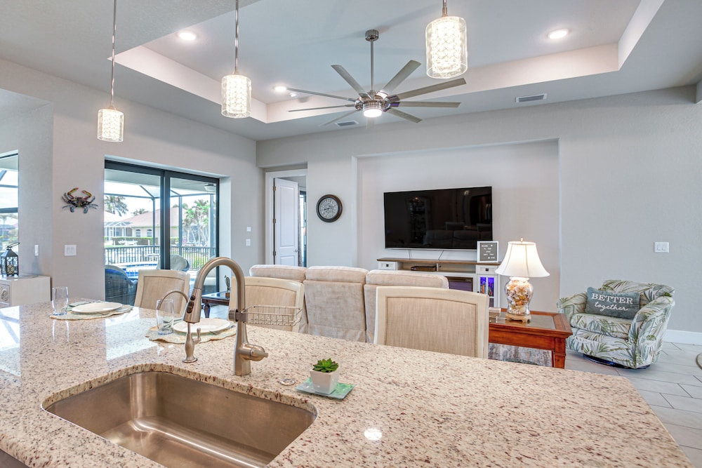 Sunset Views, Dock: Canalfront Home in Punta Gorda