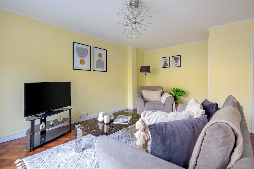 Elegant & Airy 2BR near Regents Park