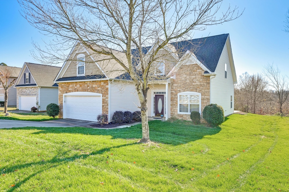 6 Mi to Charlotte Motor Speedway: Home w/ Fire Pit