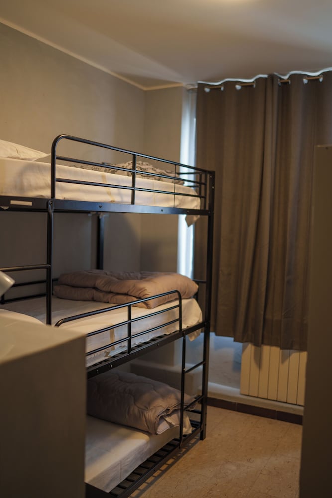 Lion University & Youth Hostel Milano