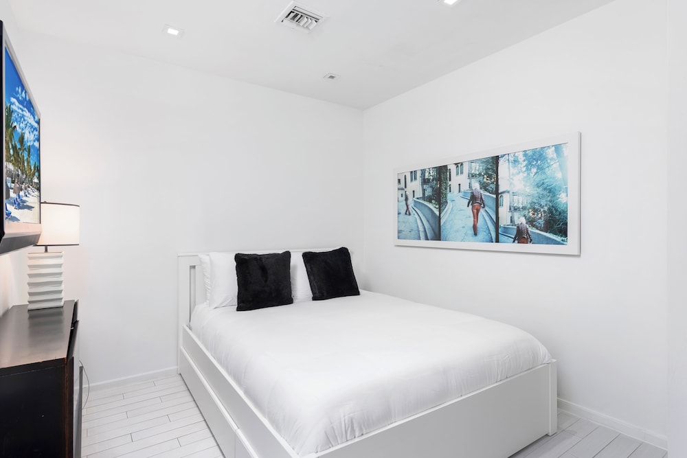 Luxury Vacation Rentals in South Beach by LRMB