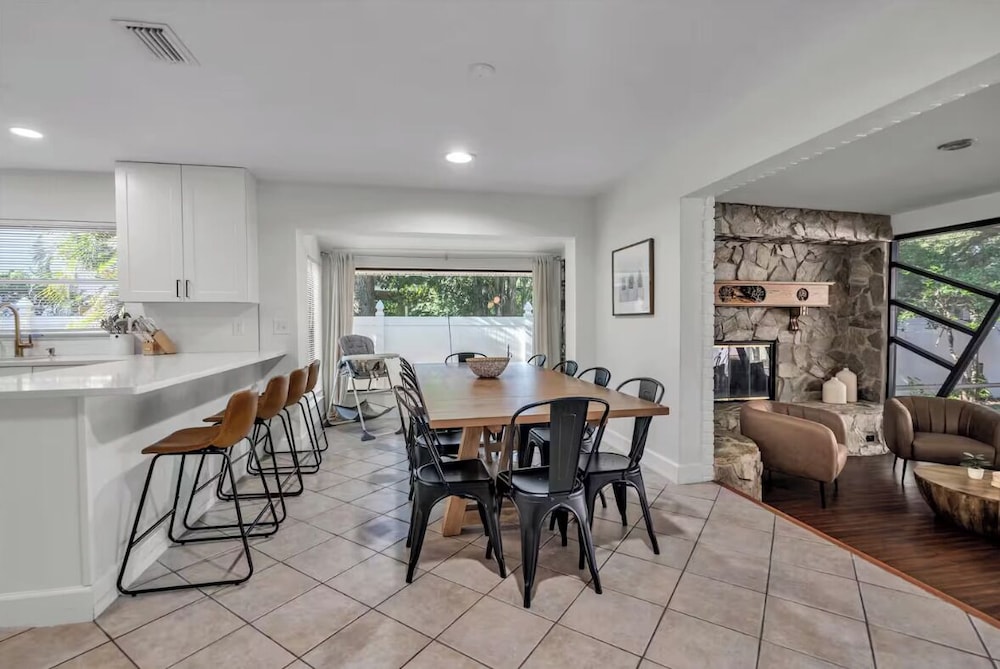 Golden Retreat: Expansive 6BR Home w Heated Pool ~