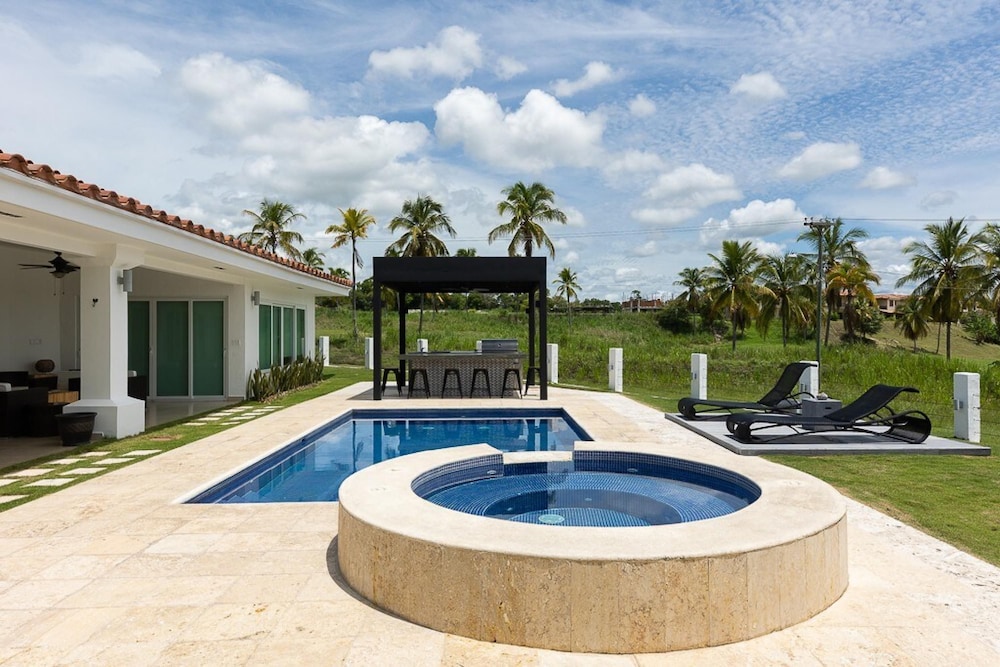 The Golf Oasis Villa by Acomodo