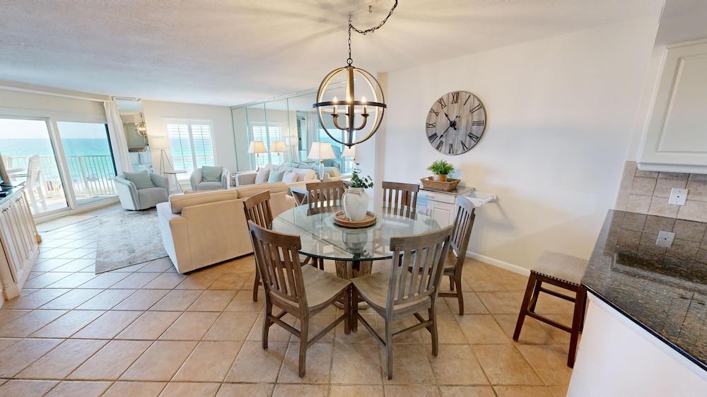 Inlet Reef 205 2 Bedroom Apts by RedAwning