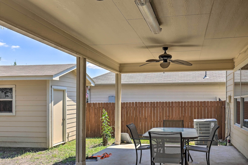 Spacious San Antonio Home ~ 9 Miles to Usta! view 4