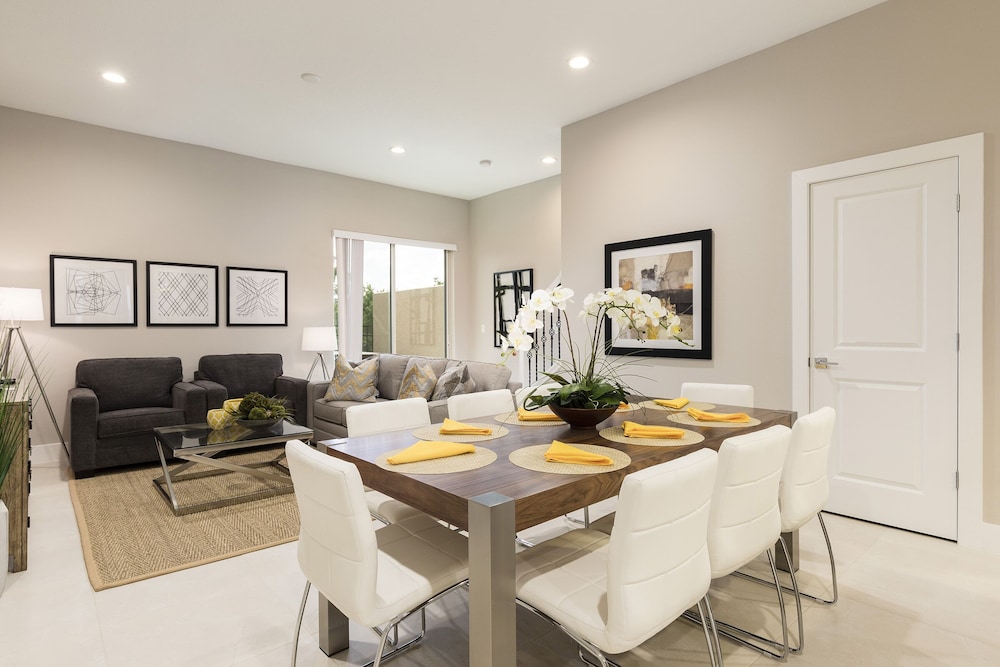 Summerville Vacation Homes by Columbia Management