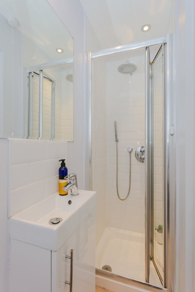 Newly Refurbished 4 Bedroom House in East London