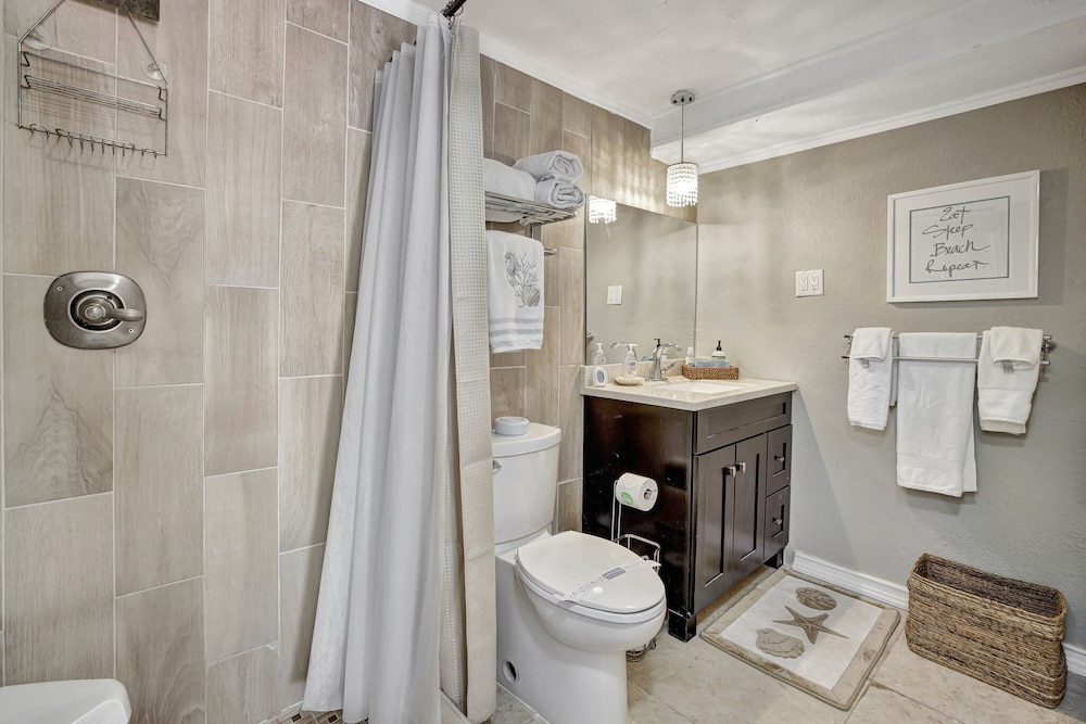 Beach Duplex 3br Manor with Heated Pool