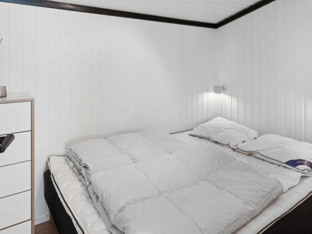 5 Star Holiday Home in Ronde