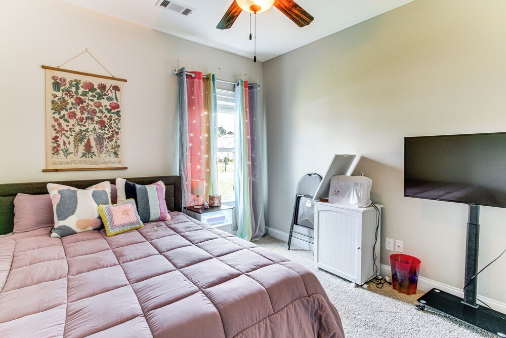 4 Mi to Dtwn: Stylish Home w/ Large Yard in Dothan