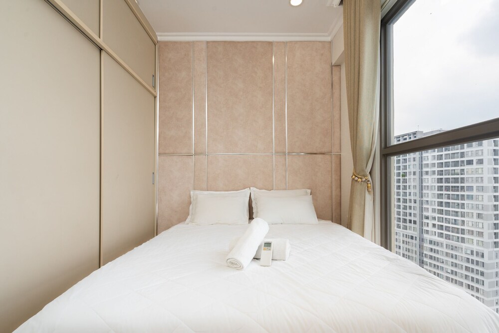 Jennifer House - Millenium Apartment