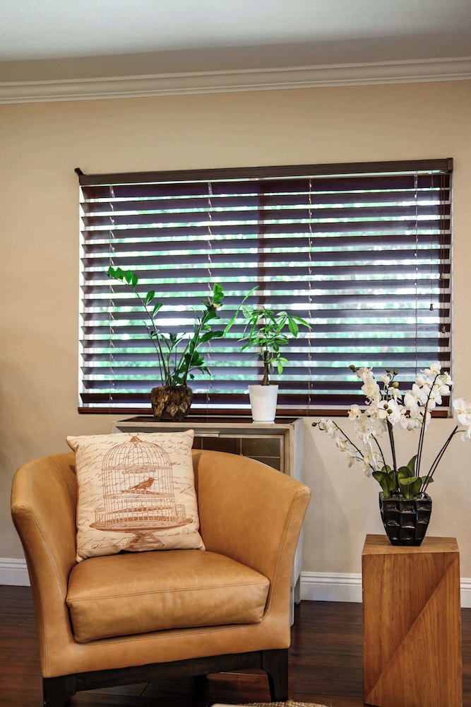 Modern Serenity Near LA Tranquil 3BR Stay