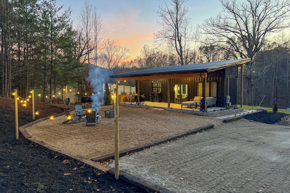 Container Cottage Between Knoxville & Sevierville!