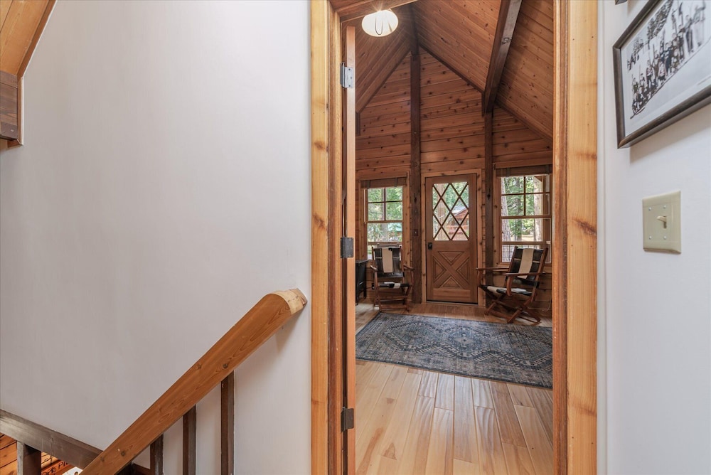 Cozy Pet Friendly Cabin in Lake Tahoe by Sierra Getaways view 5