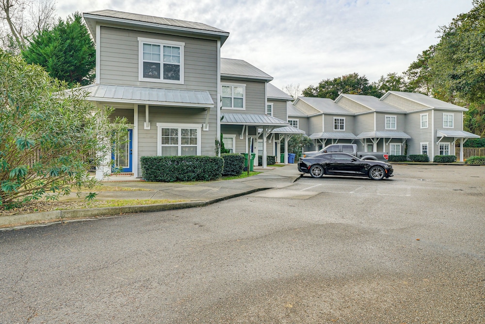 4 Mi to Ocean: Modern Townhome in Wilmington!