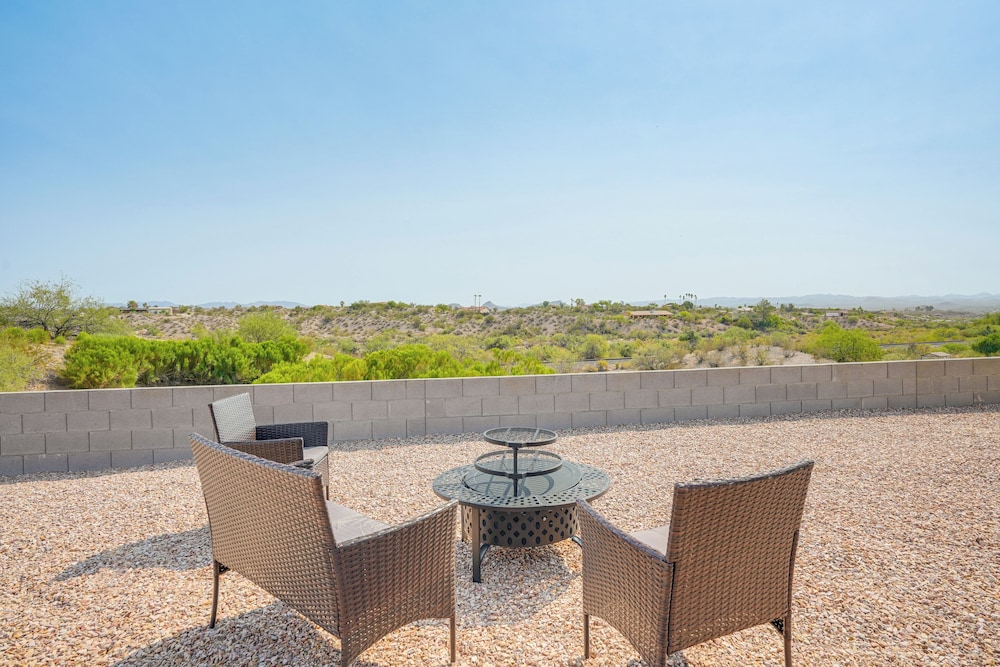 Tee Off & Soak in Mtn Views: Arizona Desert Oasis!