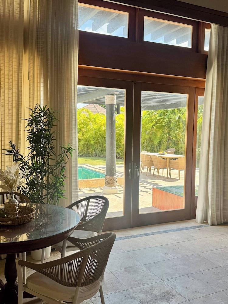 Luxurious Punta Cana Villa With Private Pool & Beach Access