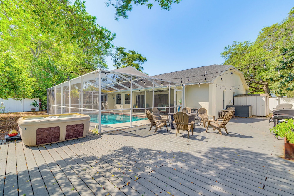 Private Pool & Lanai: Spring Hill Oasis