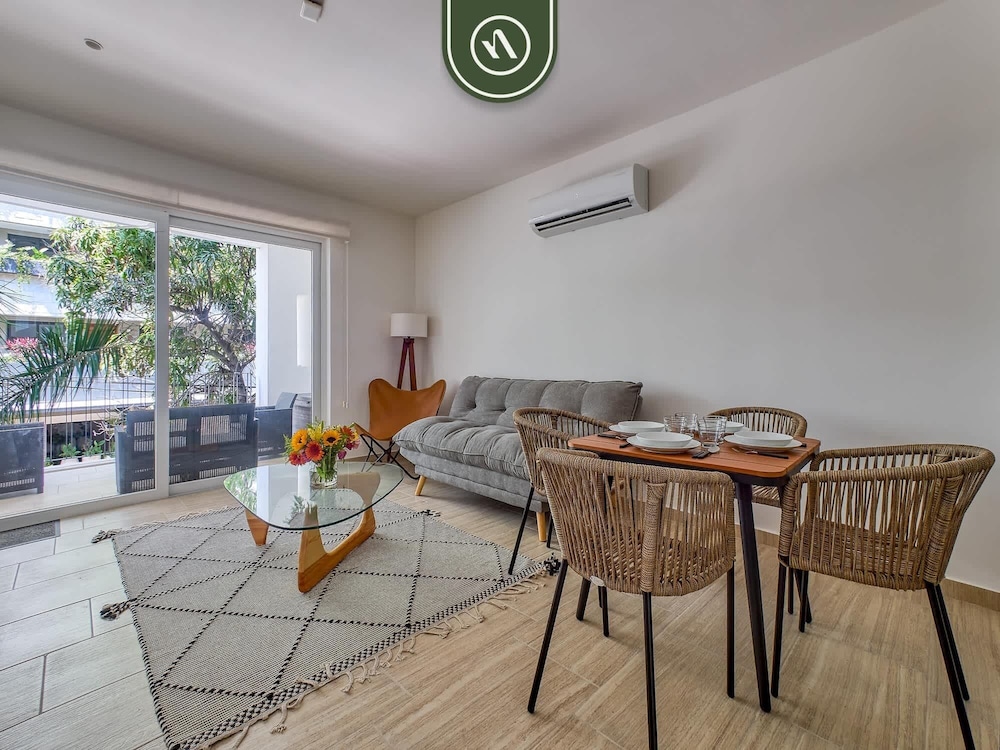 New 1 BR Condo - Oceanview Pool - 2 min to Beach