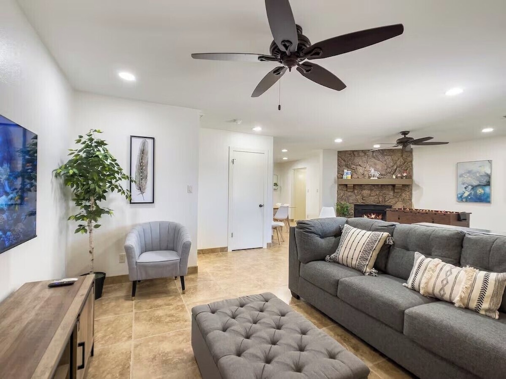 Chandler oasis with pool & hot tub